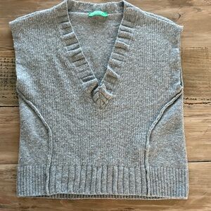 United Colors Of Benetton Gray V-Neck Ribbed Knit Sweater Vest